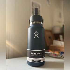 BRAND NEW NEVER USED 40oz Hydro Flask NAVY BLUE